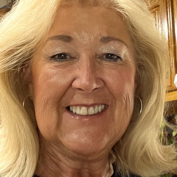 Meet your Posher, Cathy - Picture 1 of 1